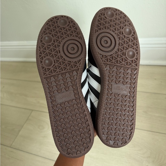 BRAND NEW ADIDAS SAMBAS - Picture 7 of 8
